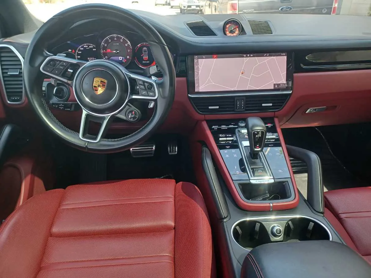 Car image 16