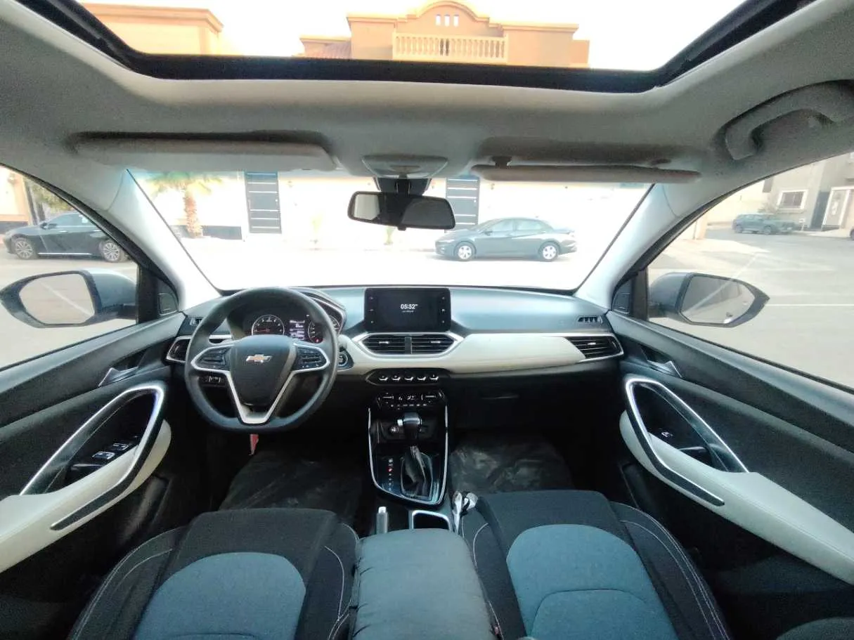Car image 18