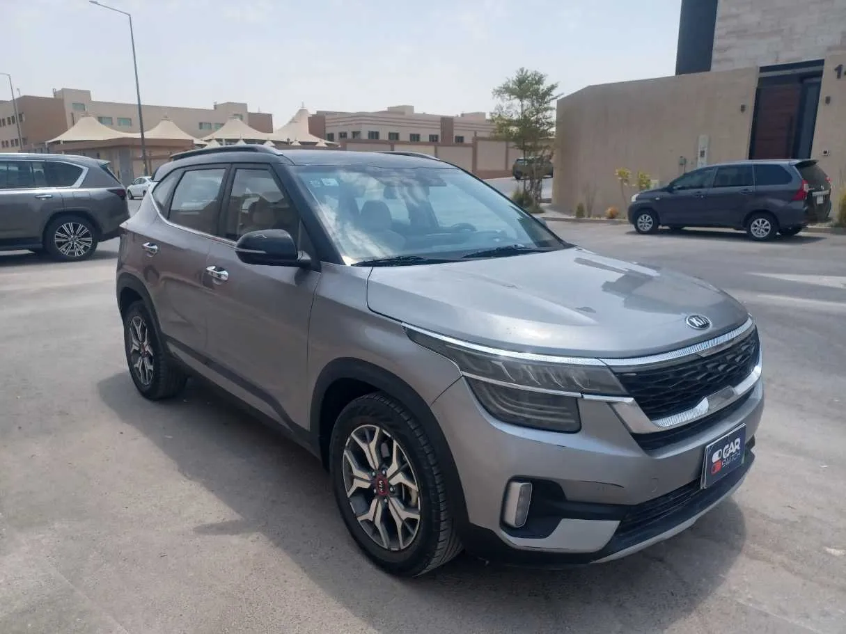 Car image 3