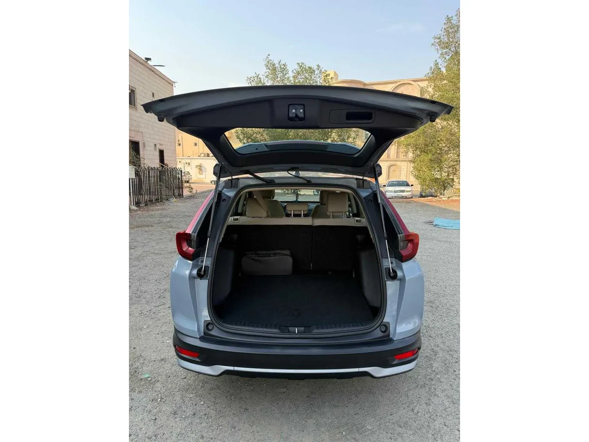Car image 26