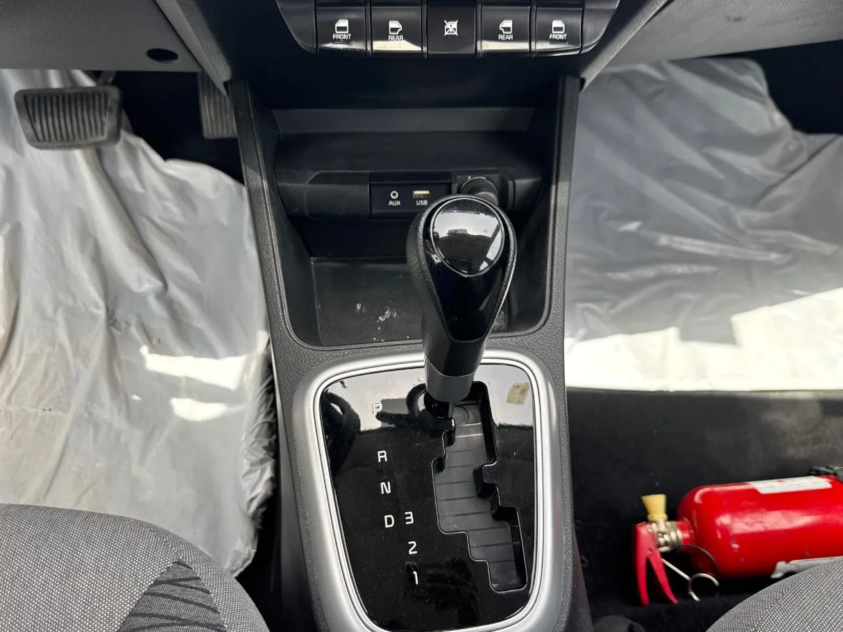 Car image 14