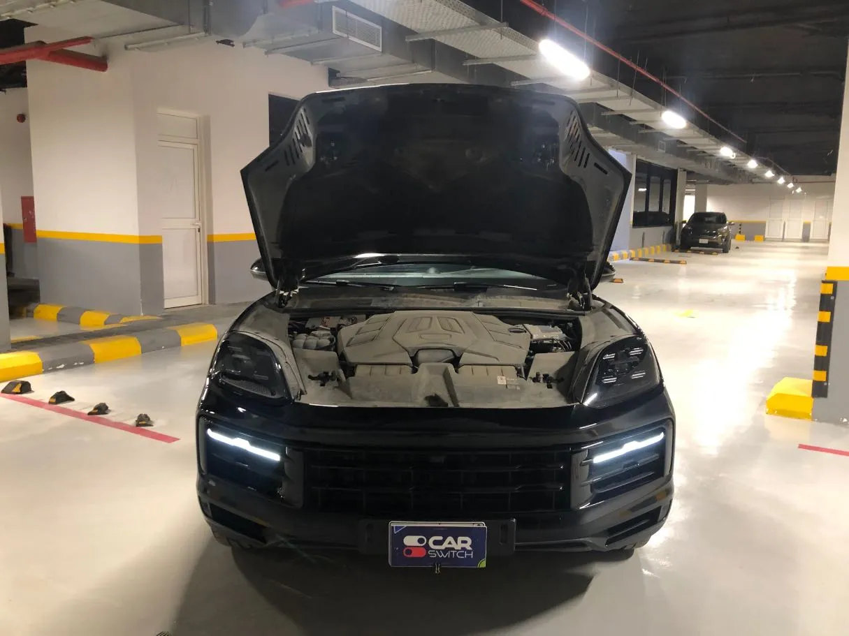 Car image 25