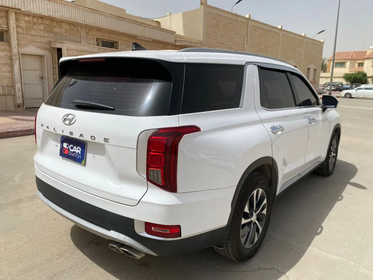 Car image 5