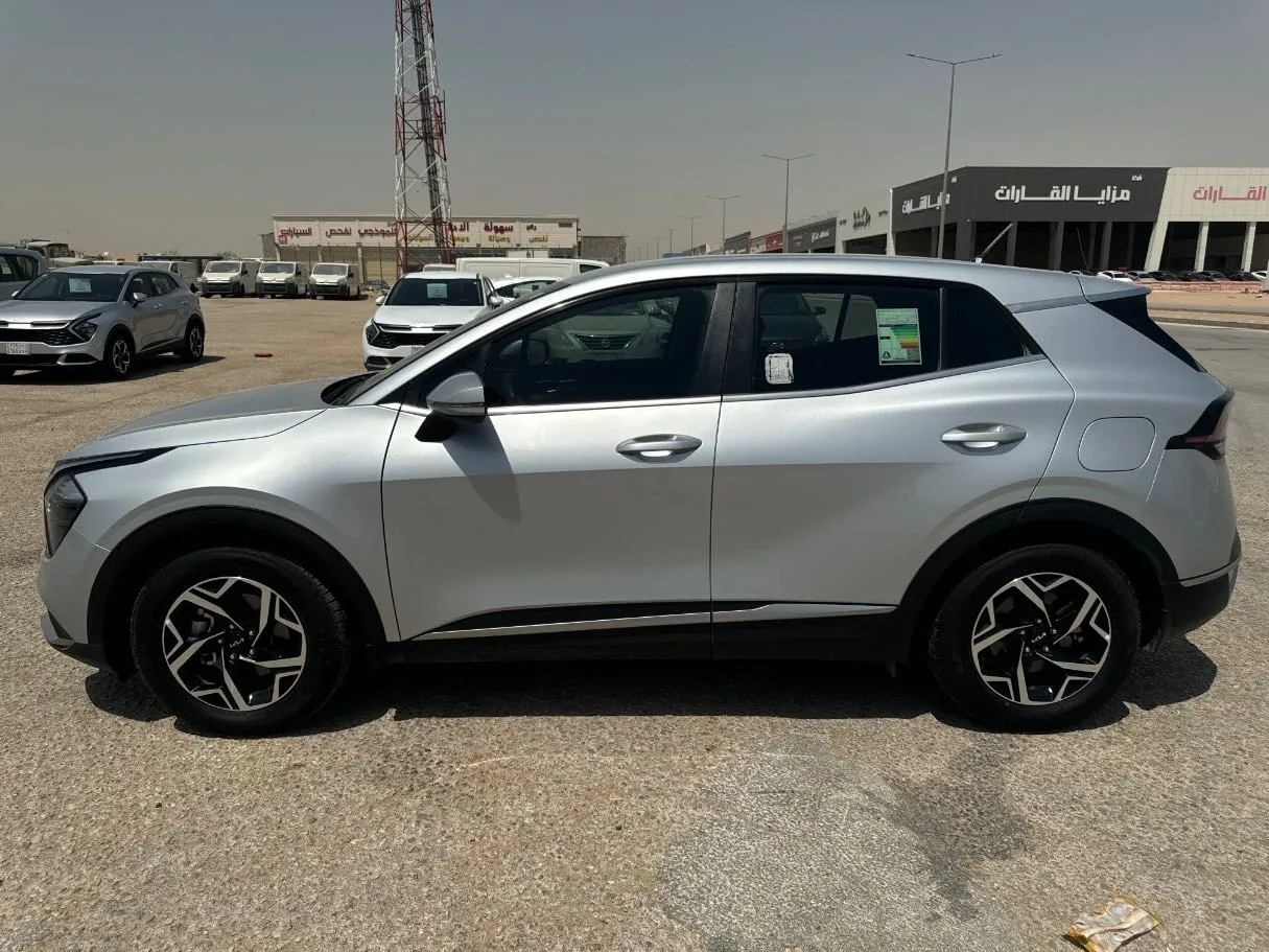 Car image 8