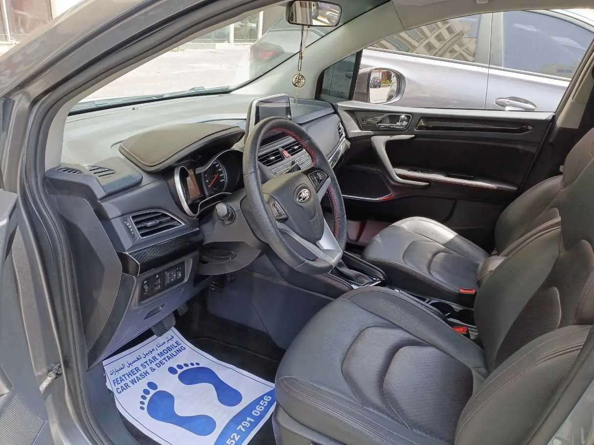 Car image 12