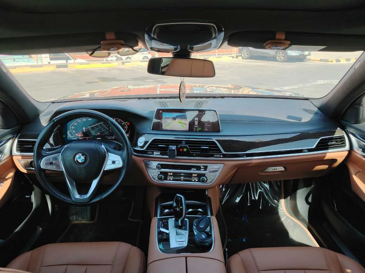 Car image 19