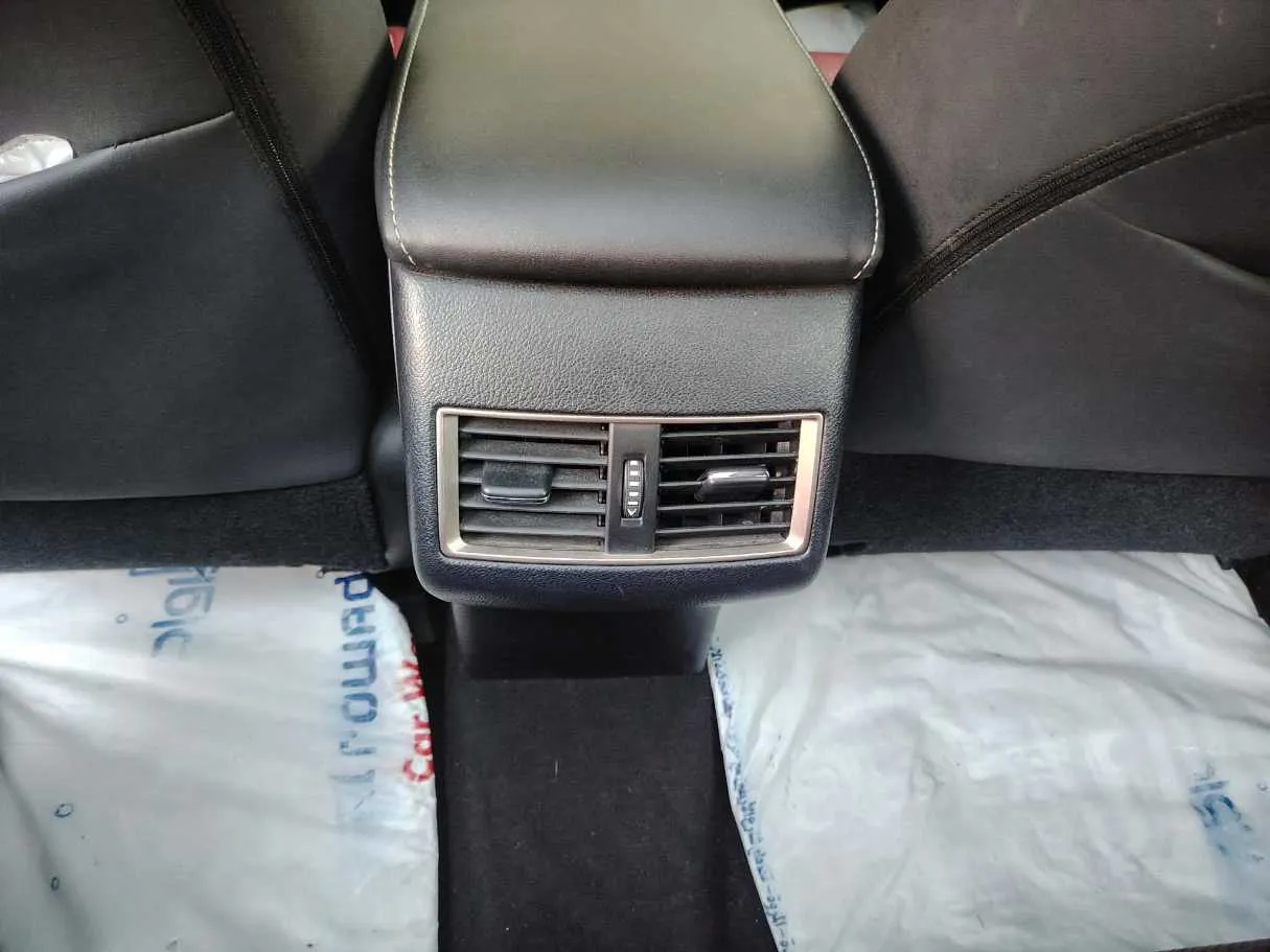 Car image 32