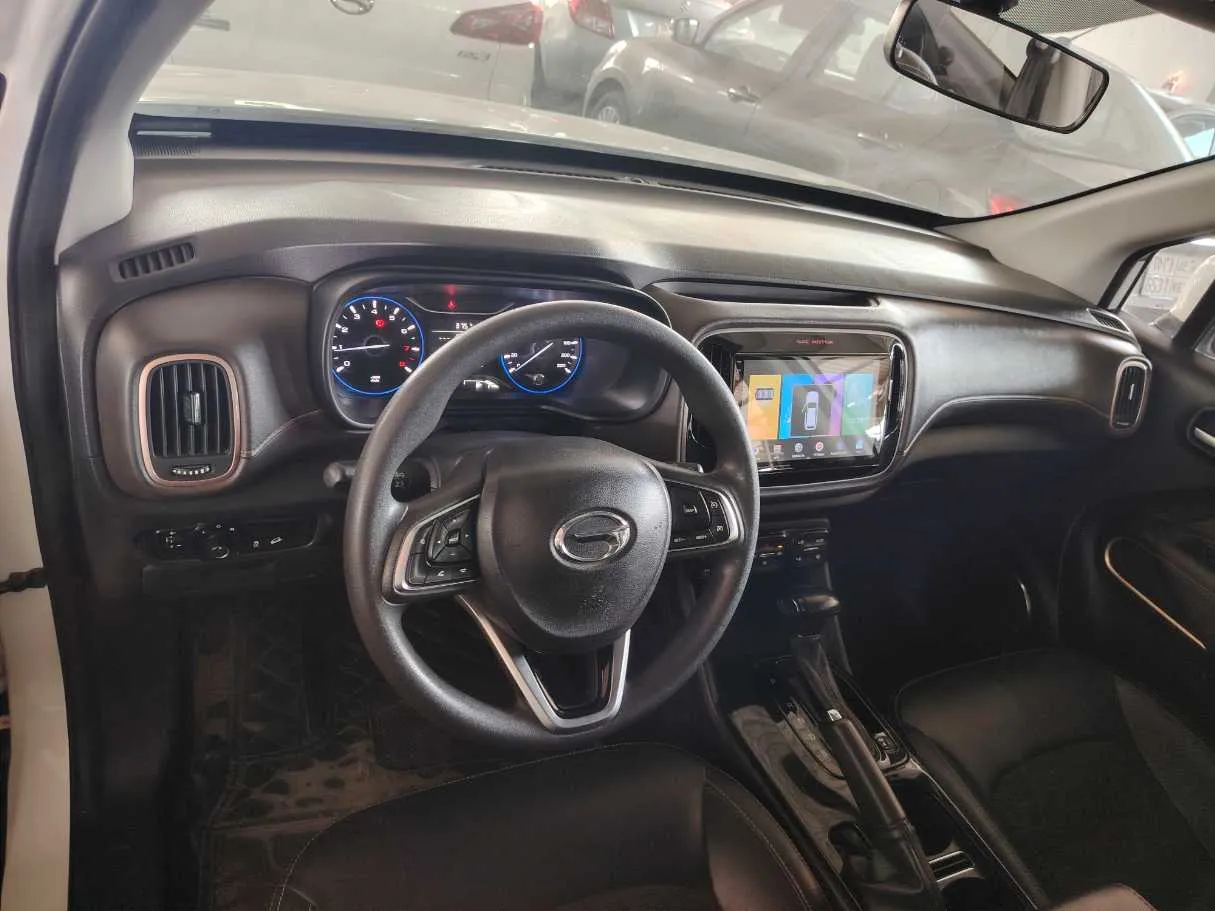 Car image 14
