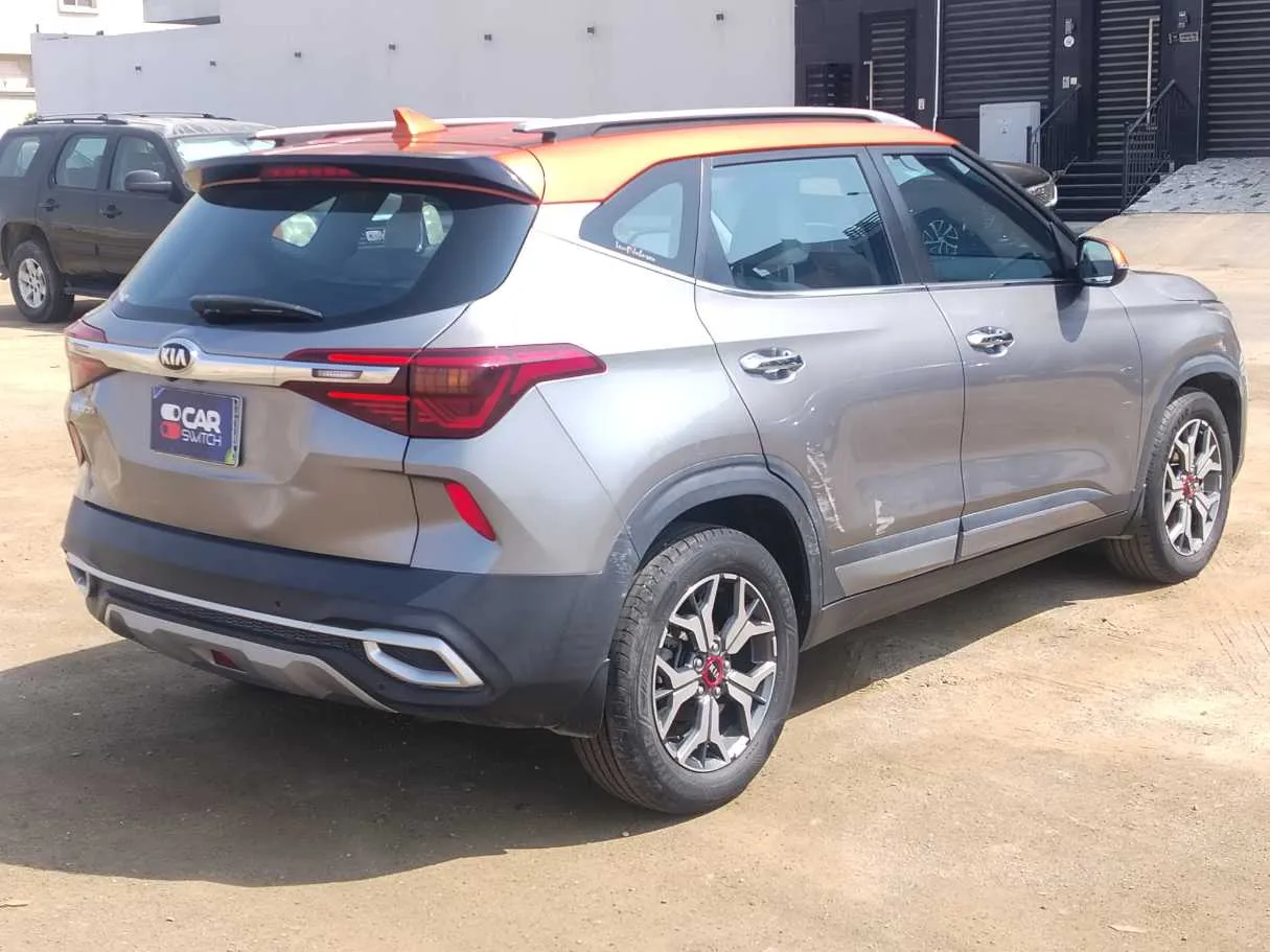 Car image 5