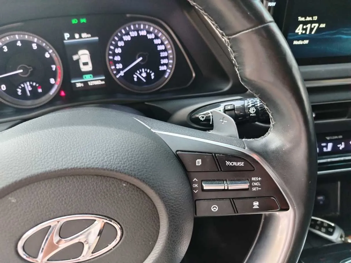 Car image 32