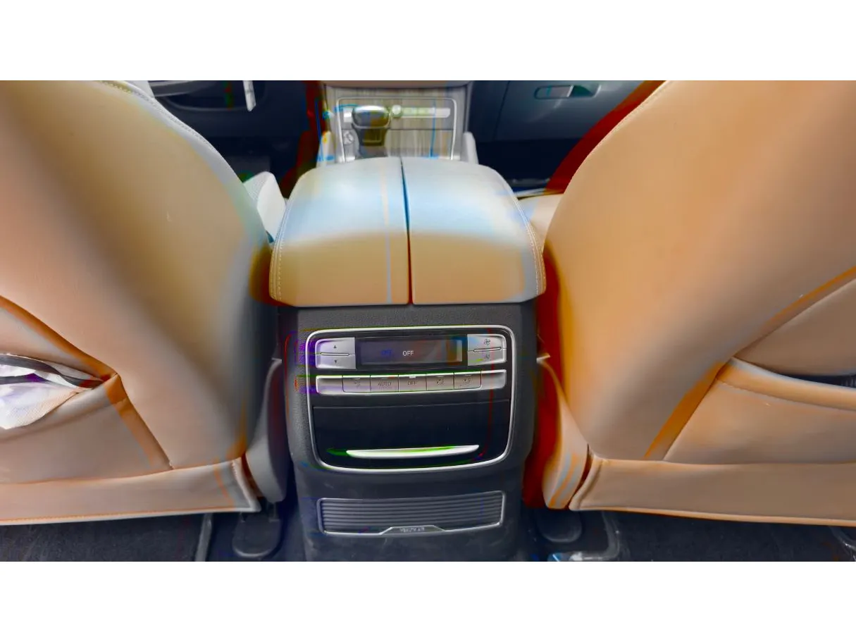 Car image 24