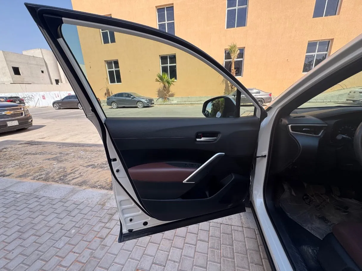 Car image 9