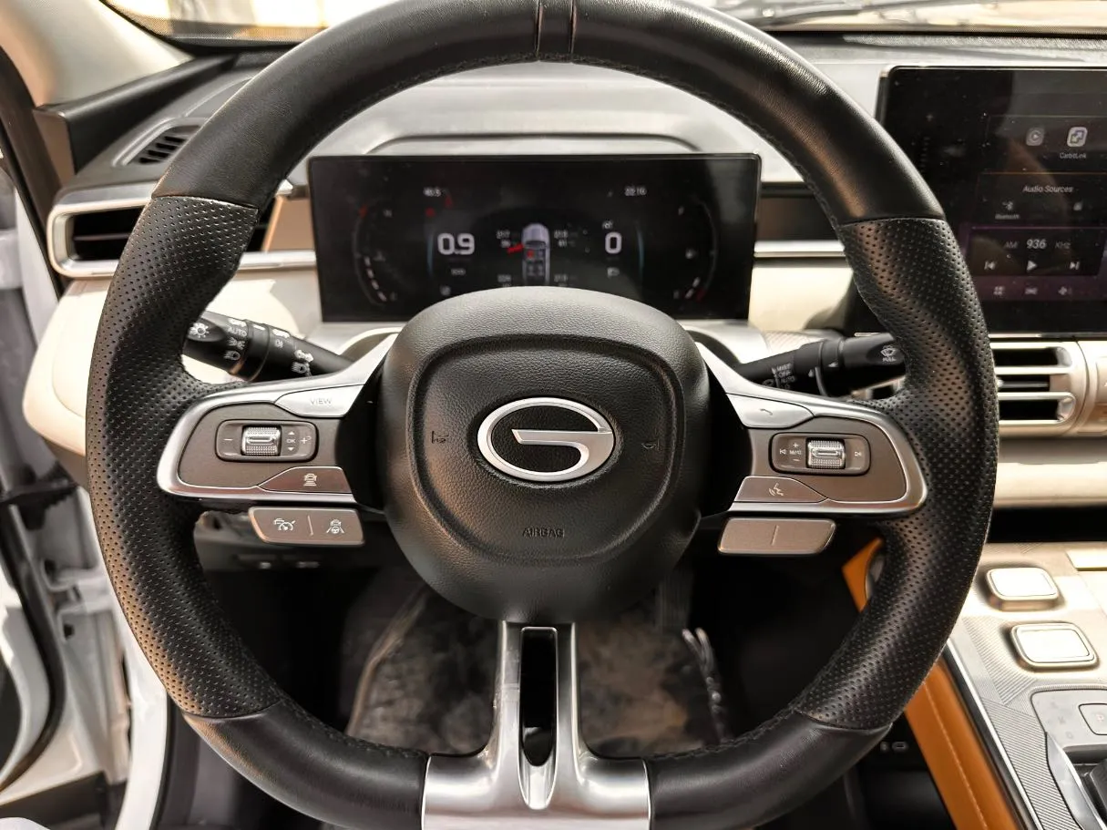 Car image 19