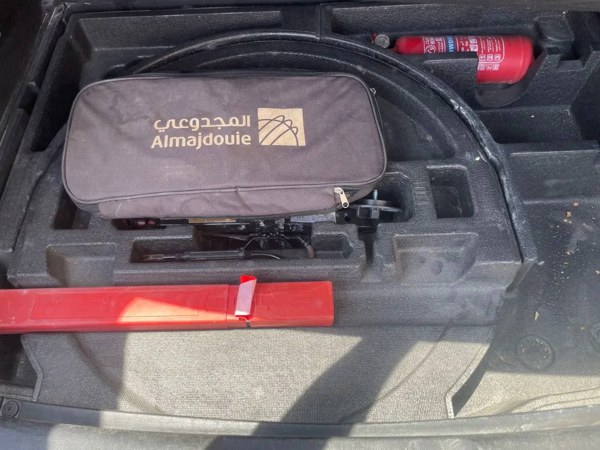 Car image 24