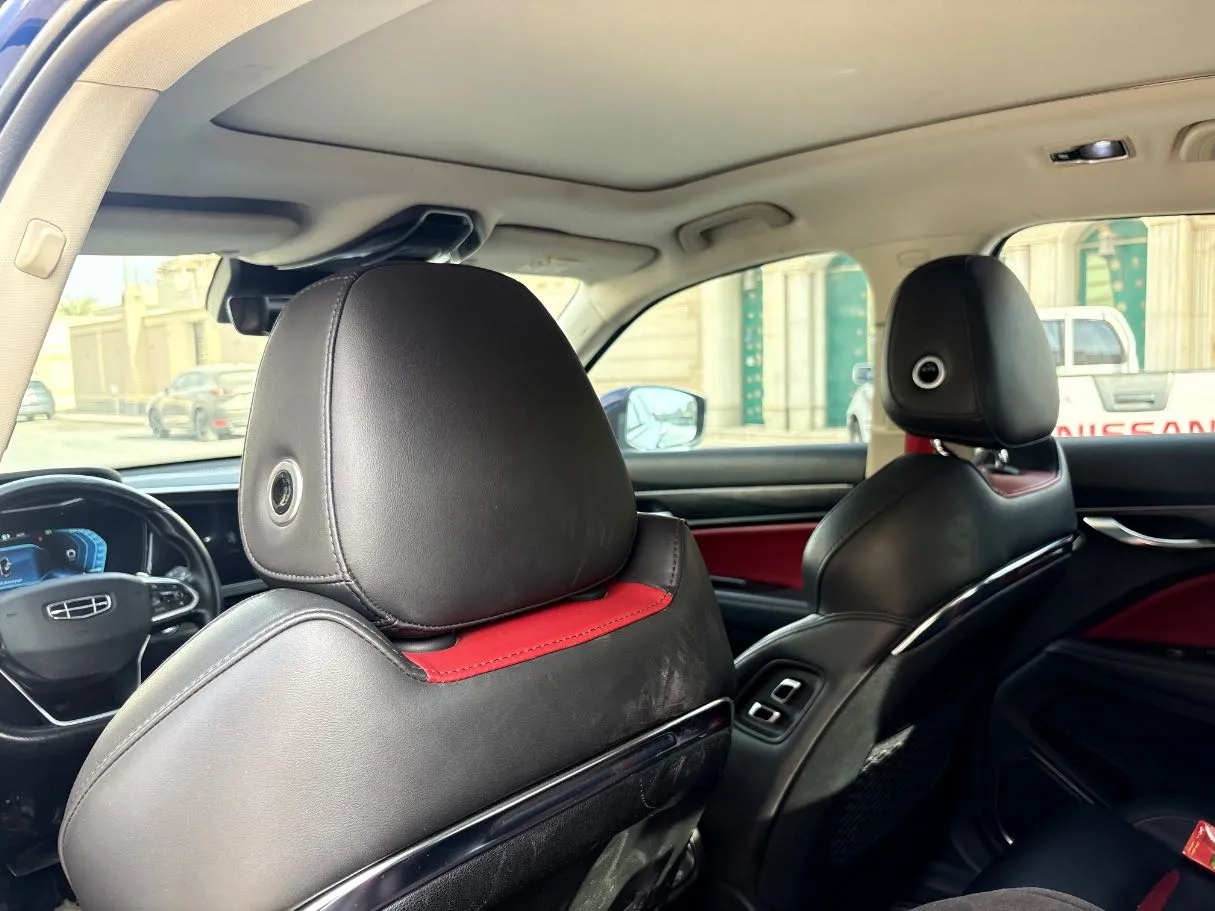 Car image 15