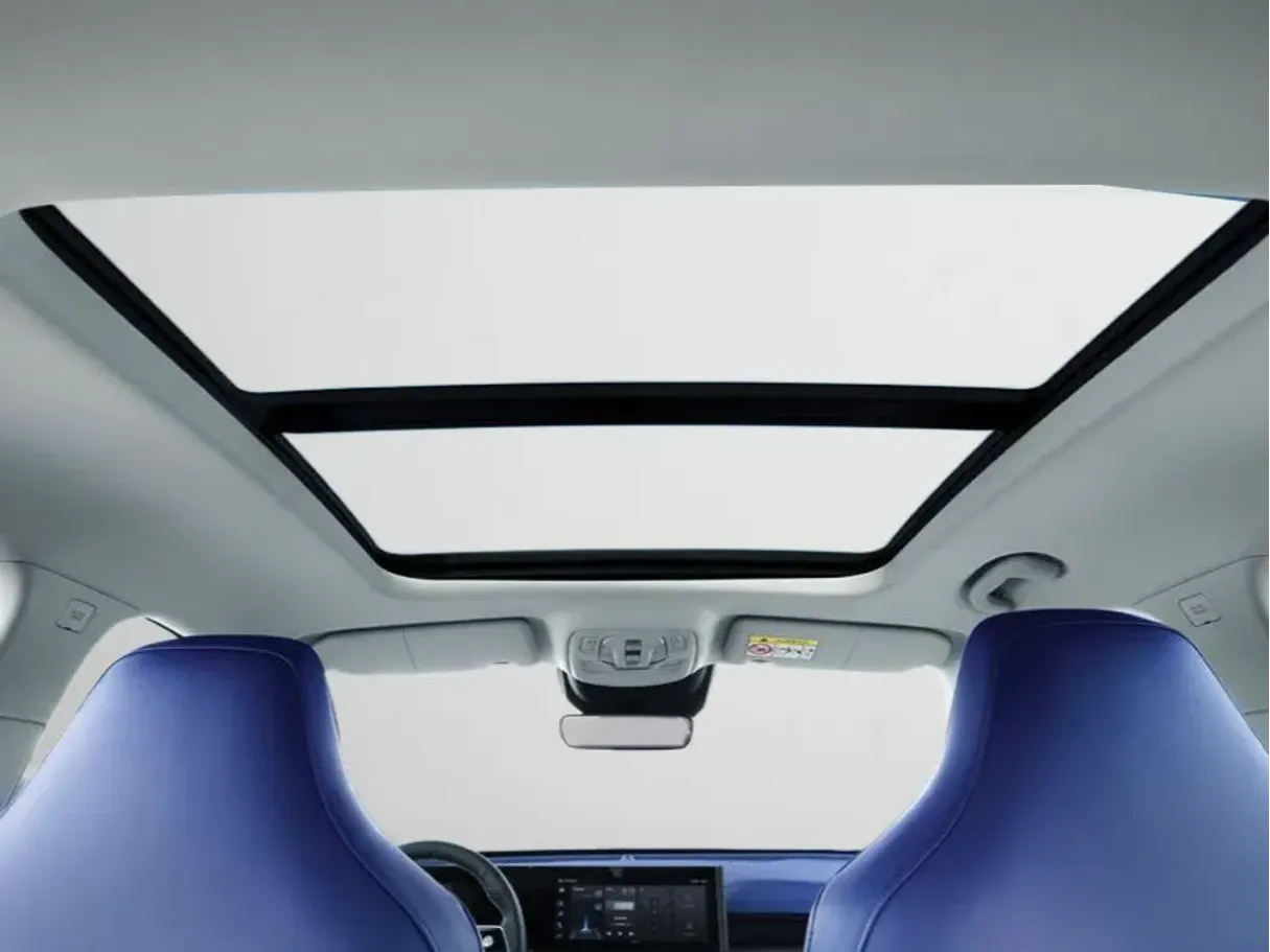 Car image 10