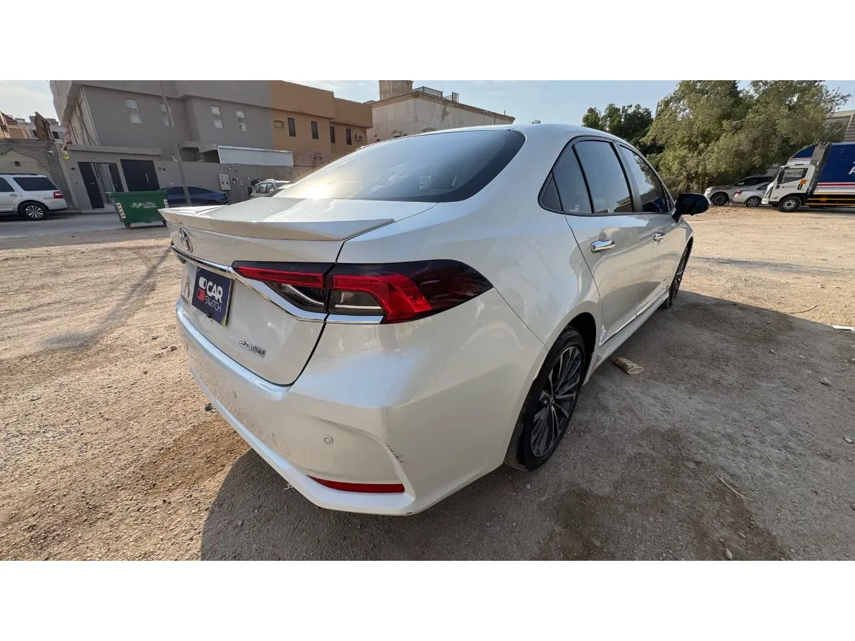 Car image 5