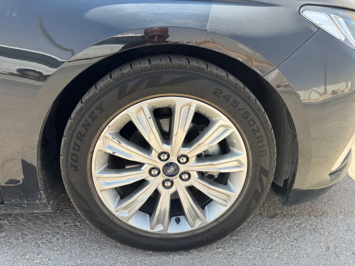 Car image 9