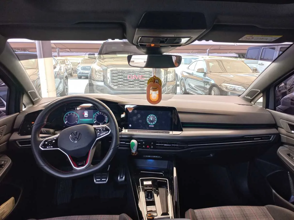 Car image 15