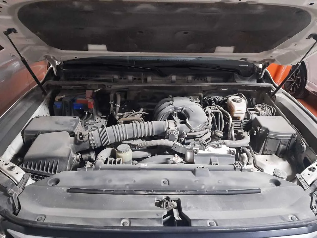 Car image 19