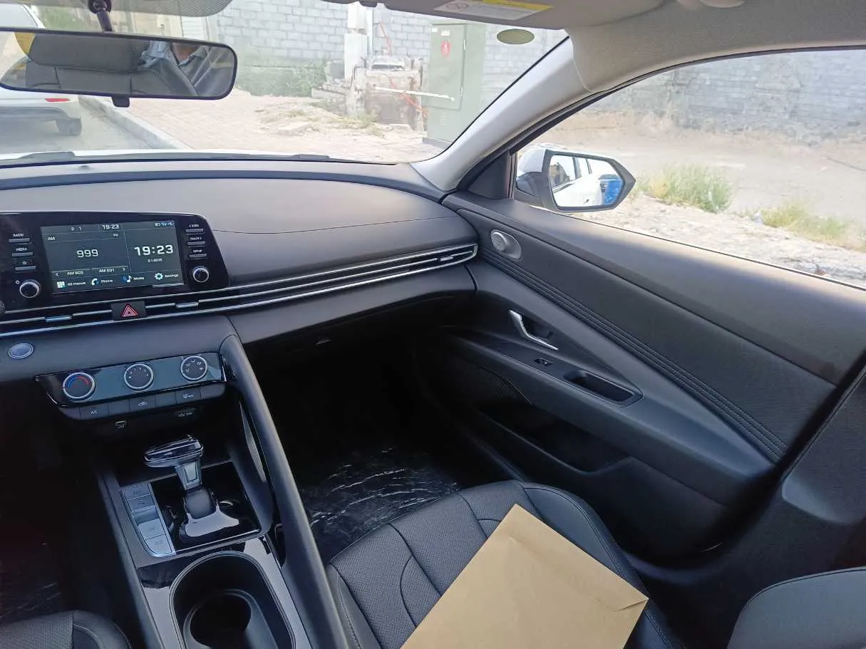 Car image 32