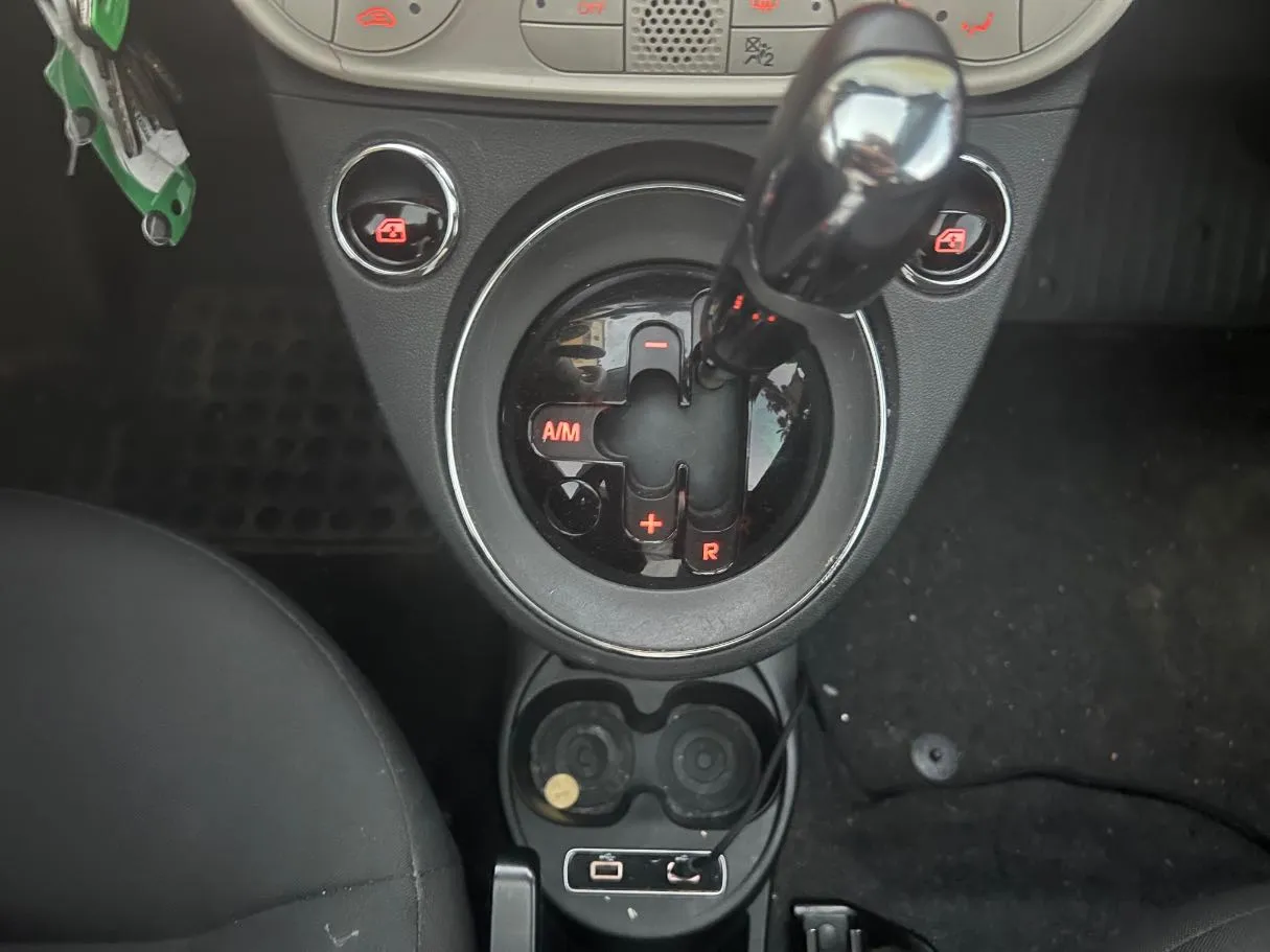 Car image 14
