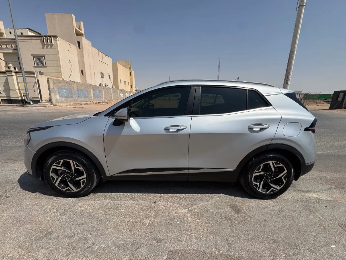 Car image 8