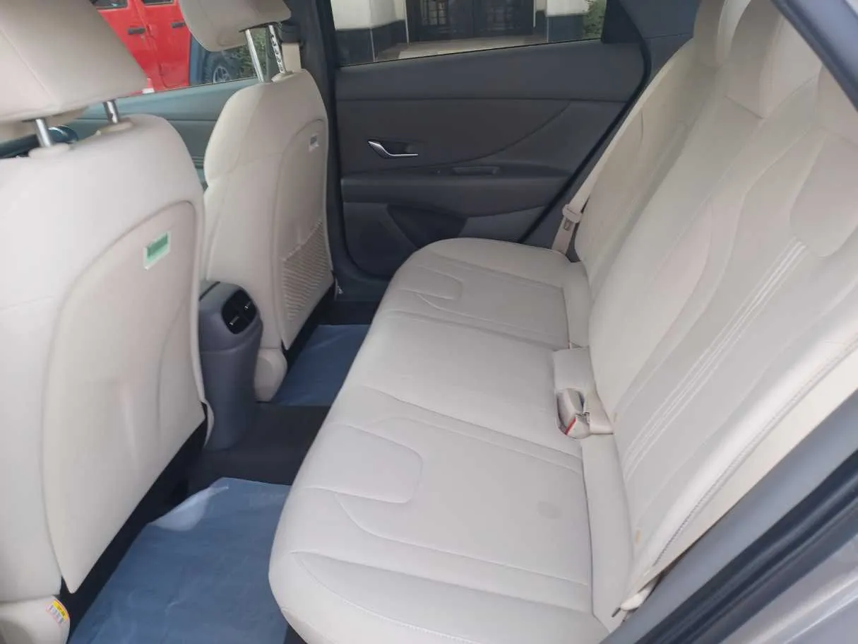 Car image 15