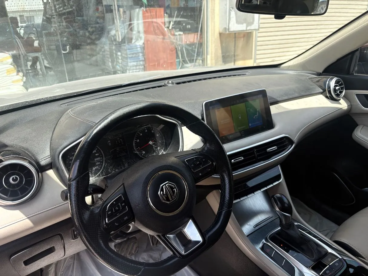 Car image 11