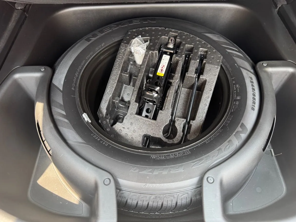 Car image 22