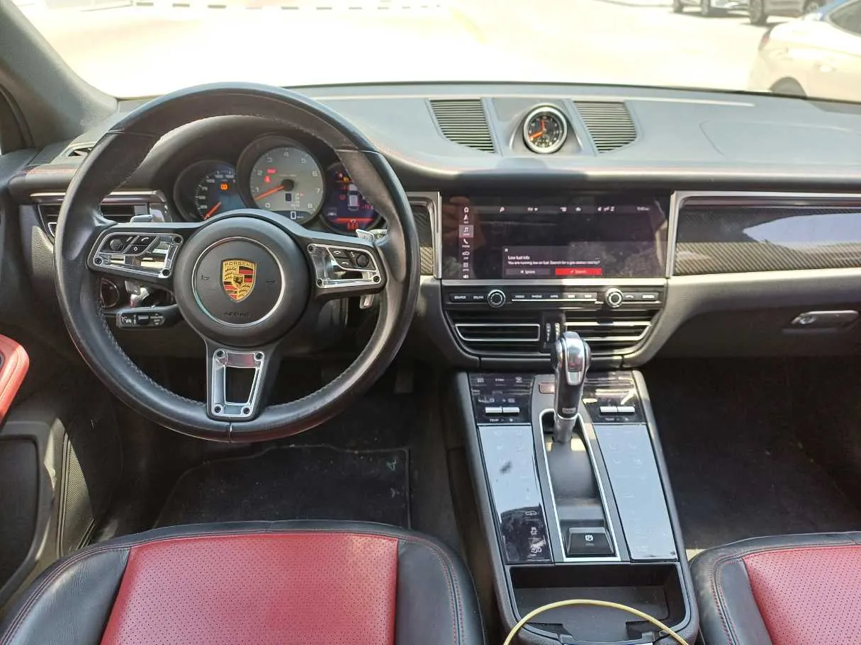 Car image 17