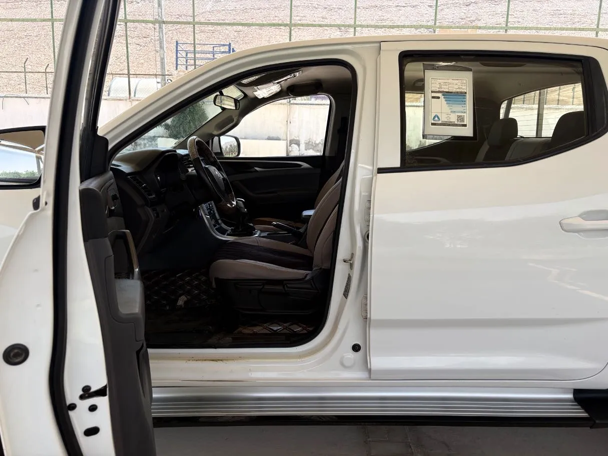 Car image 13