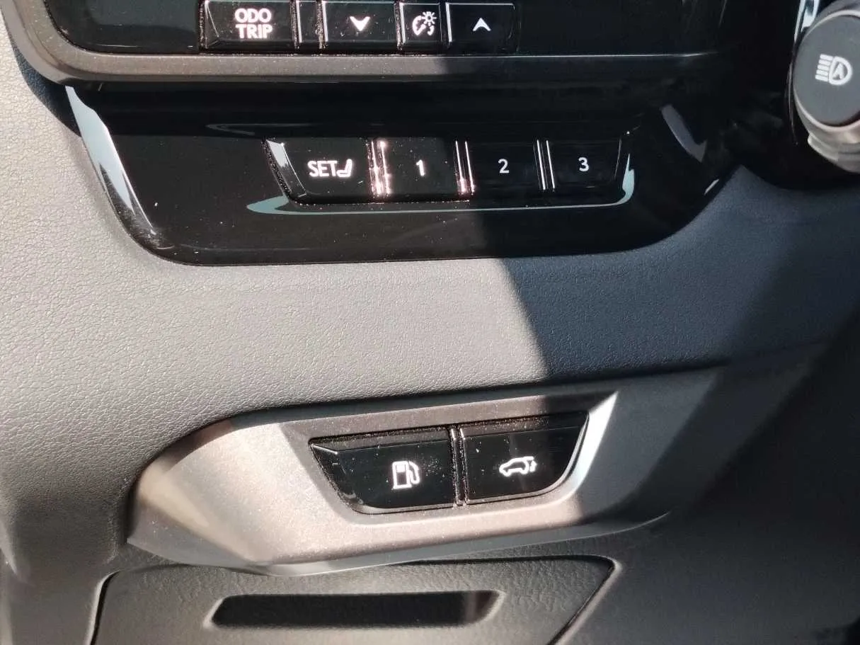 Car image 36