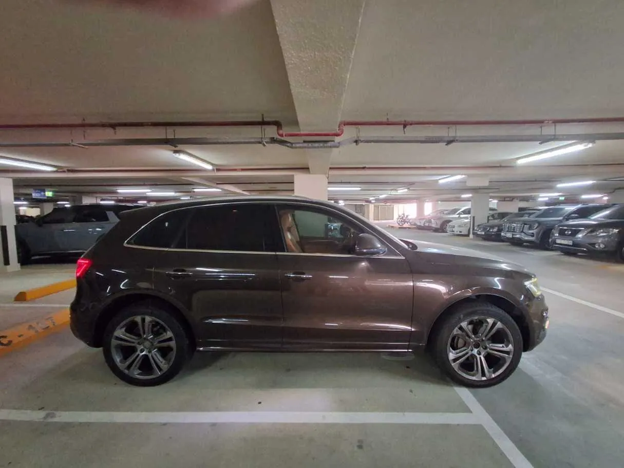 Car image 8