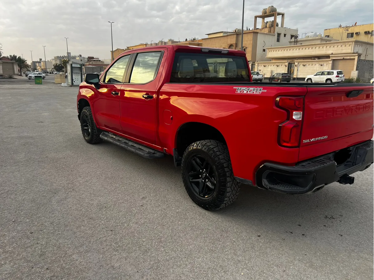 Car image 4