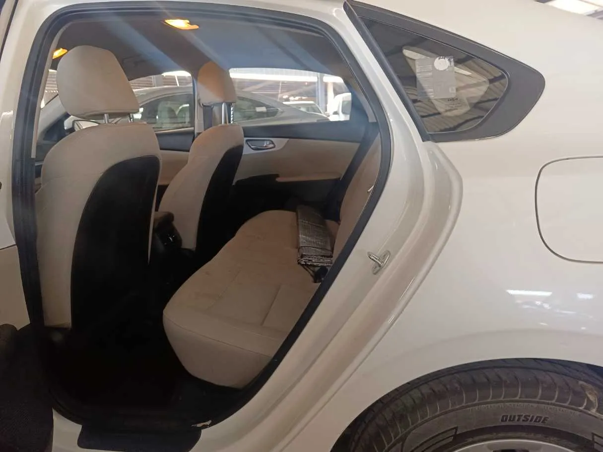 Car image 18
