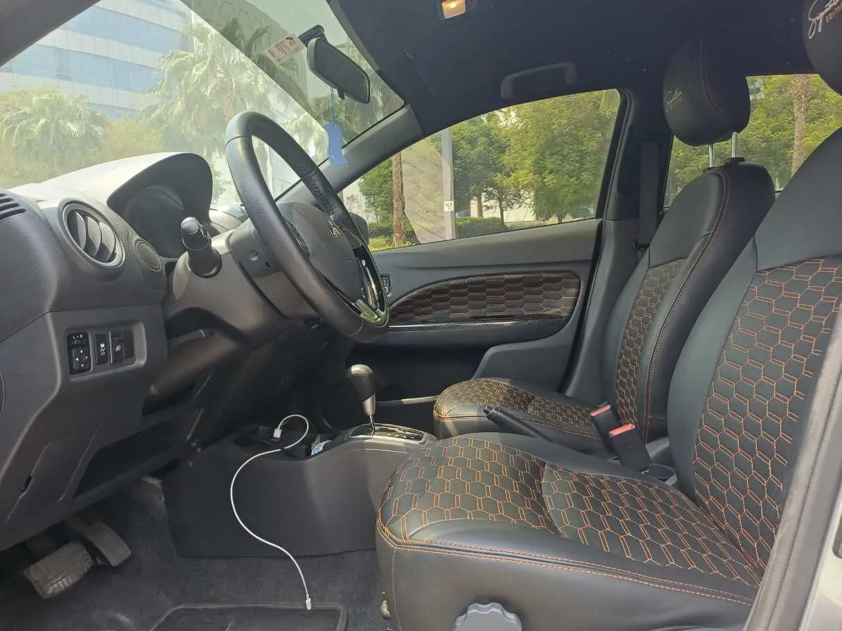 Car image 12