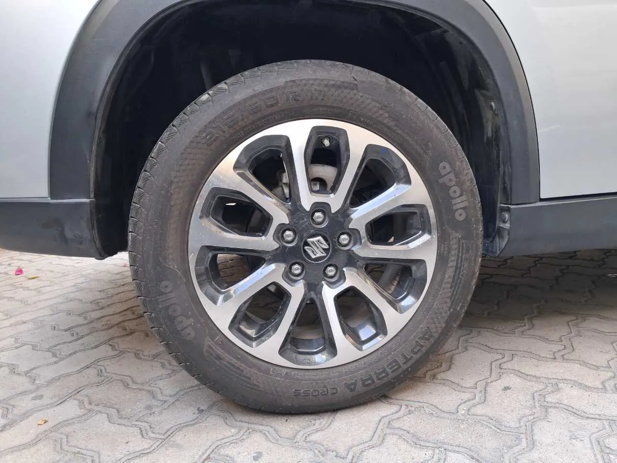Car image 8