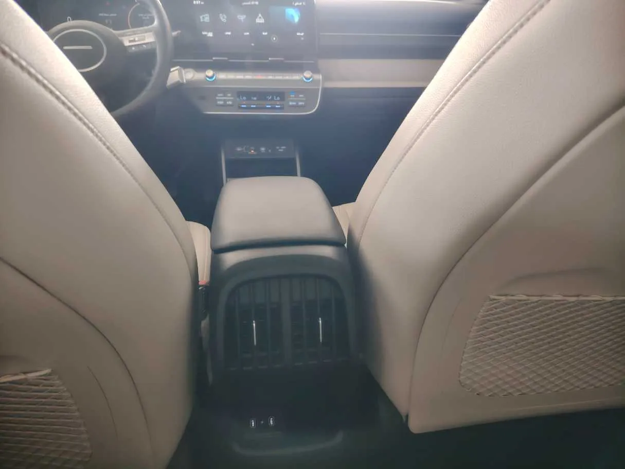 Car image 32