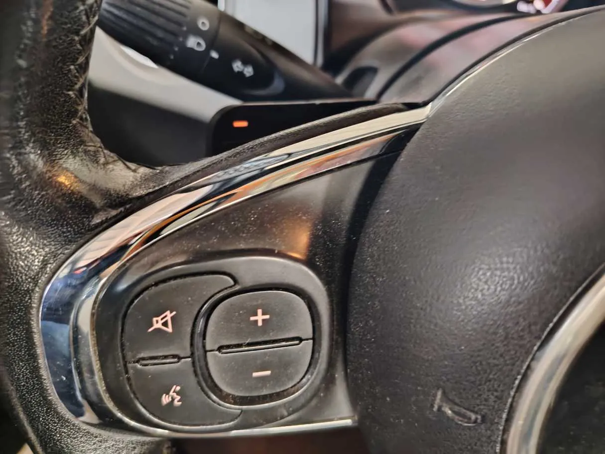 Car image 20
