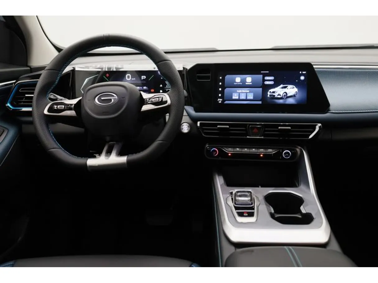 Car image 15