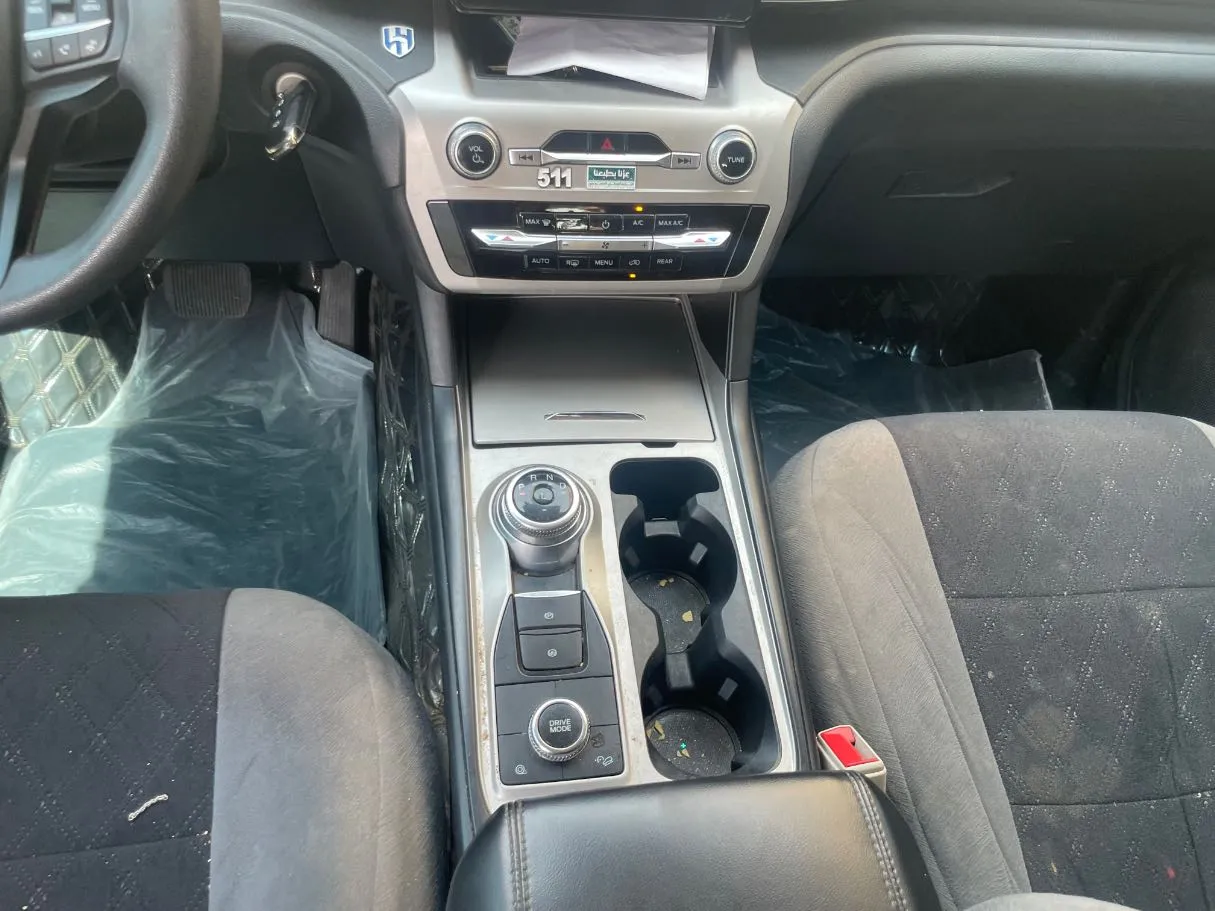 Car image 18
