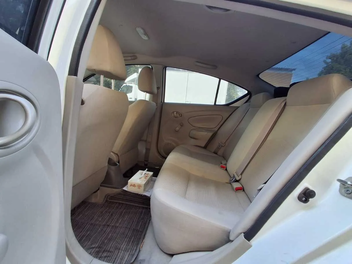 Car image 13