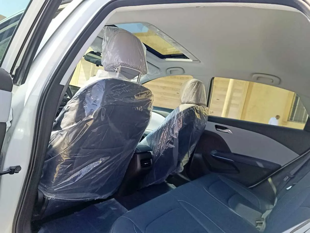 Car image 18