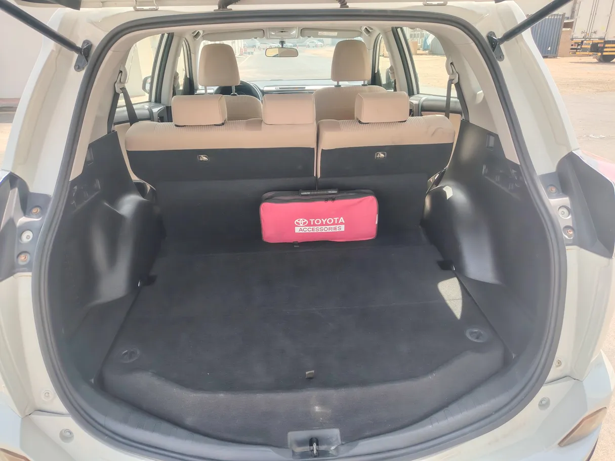 Car image 26