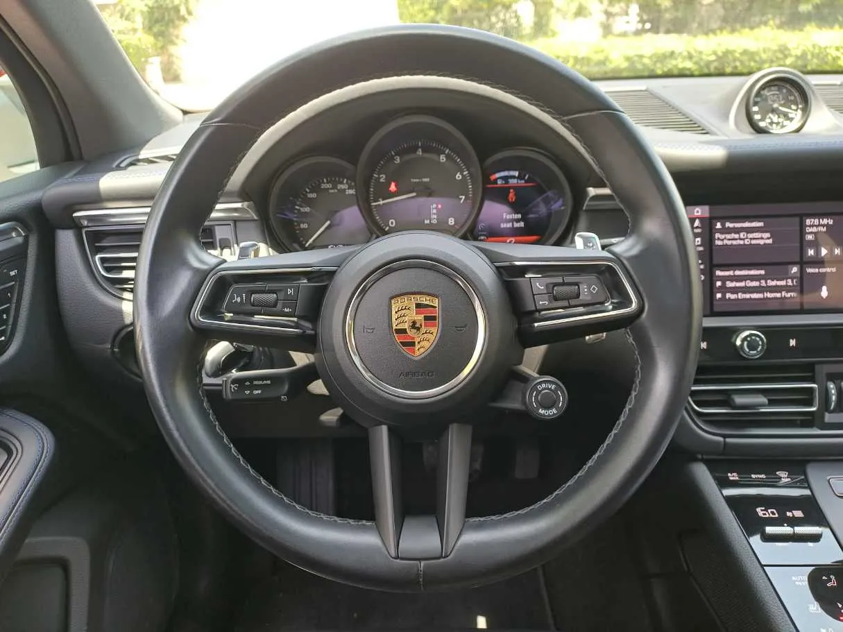 Car image 19