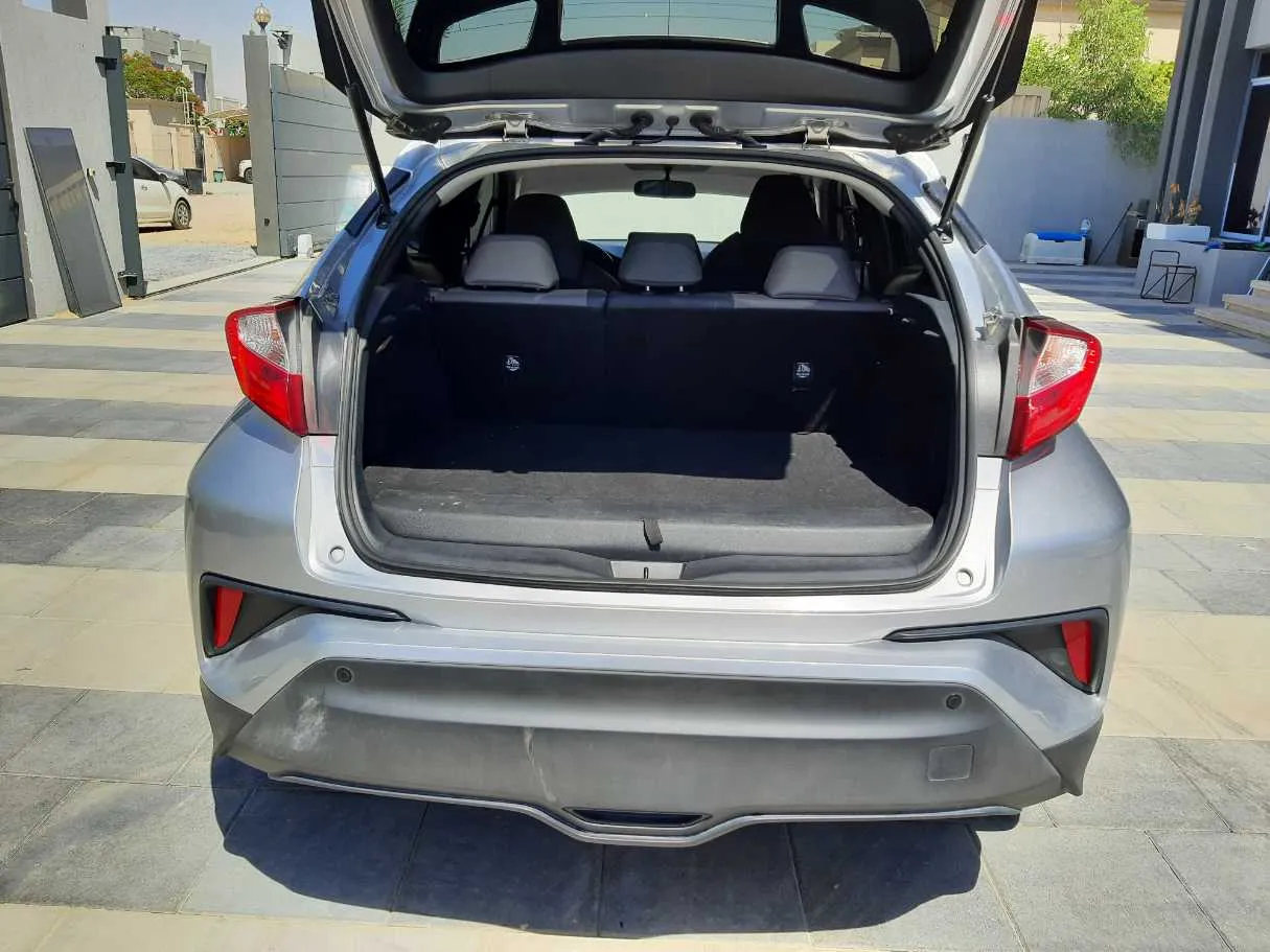 Car image 19