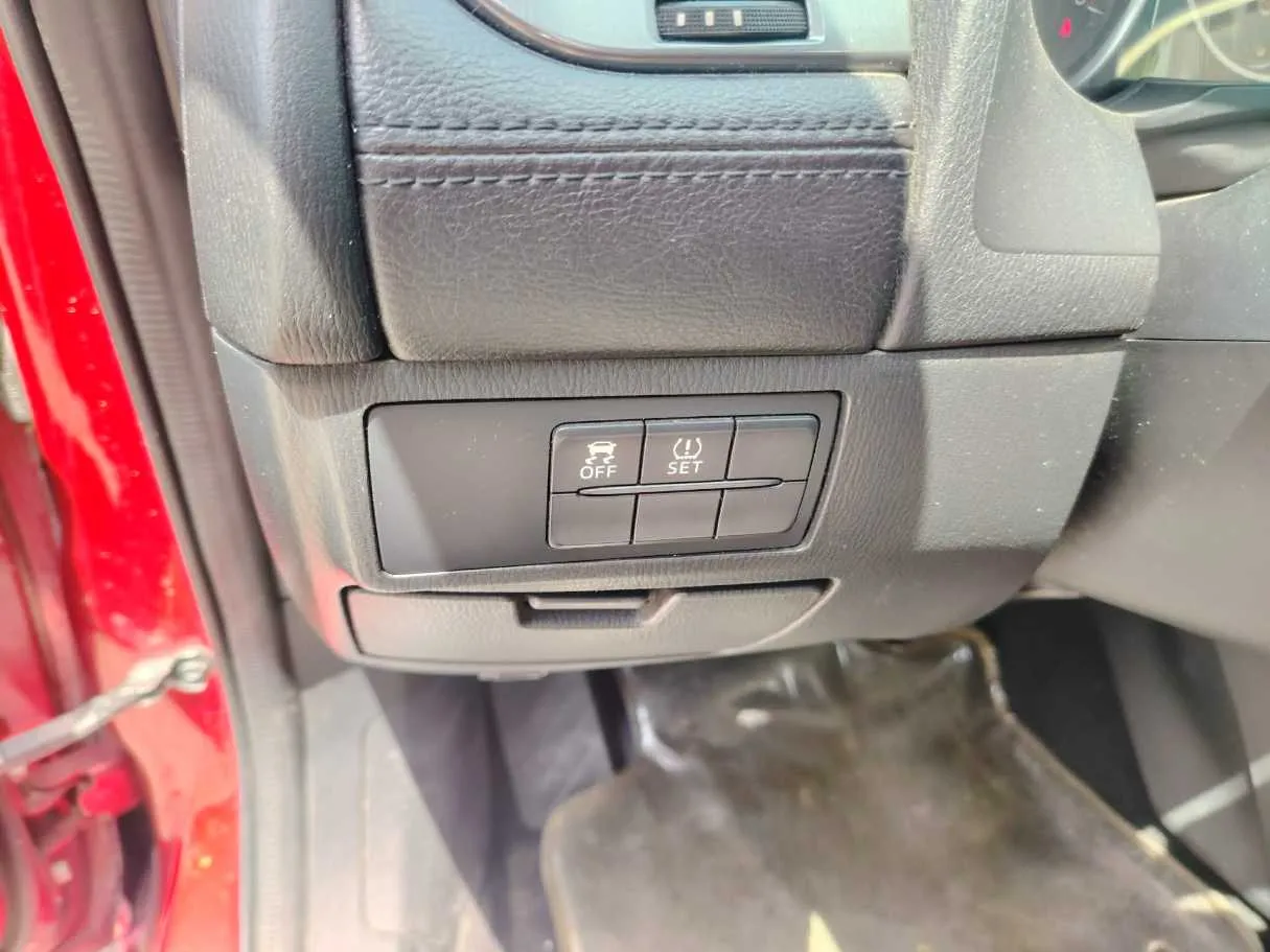 Car image 34