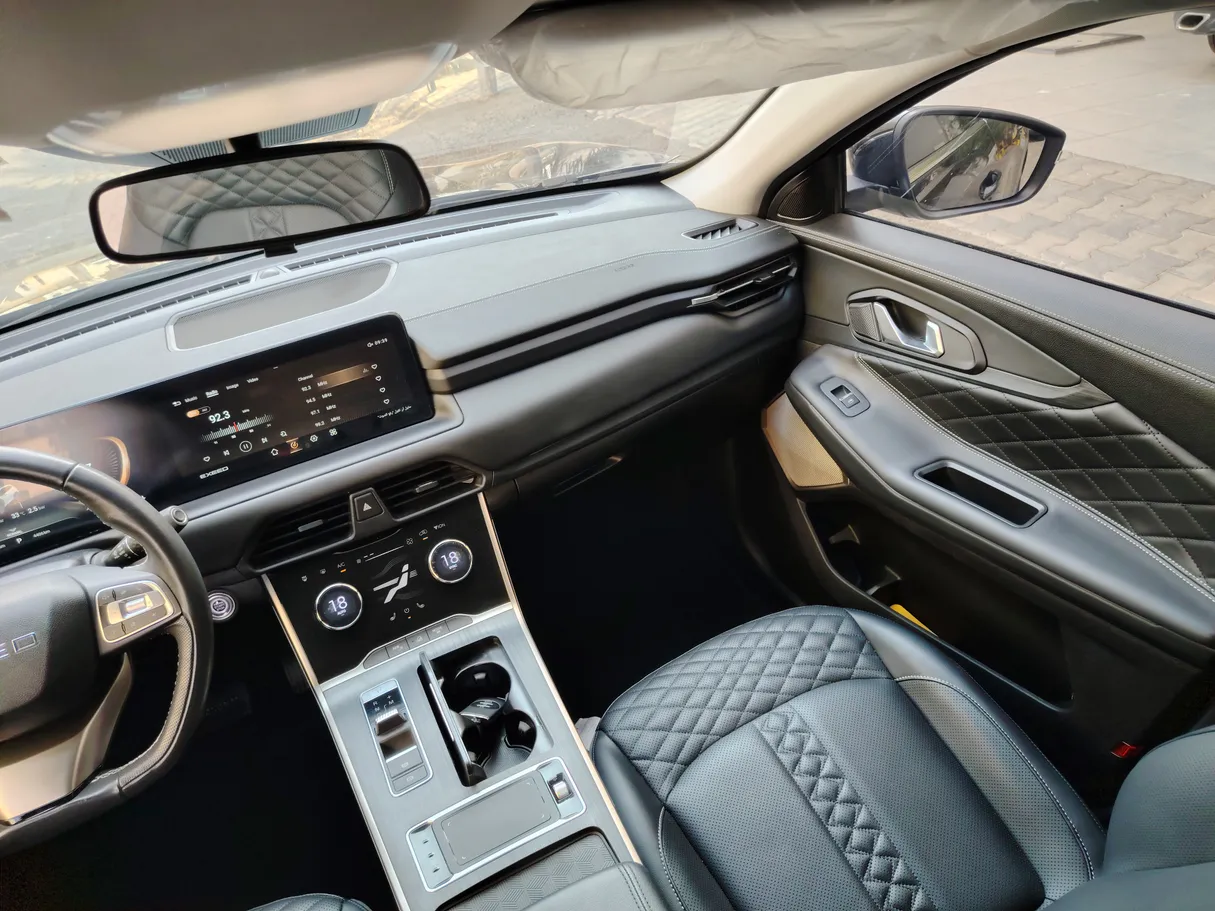 Car image 19