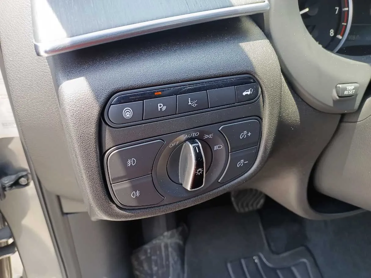 Car image 22